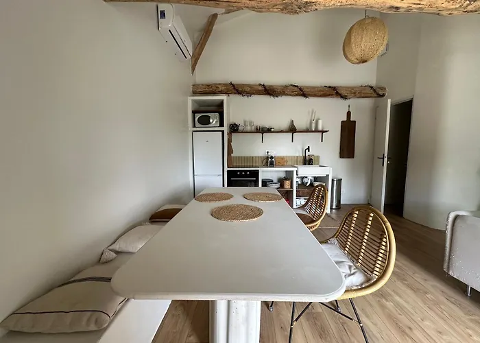 La Parenthese Lagrave